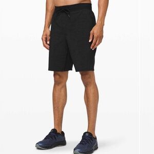 Lululemon T.H.E. Short 9" *Liner
Heather Allover Deep Coal Black